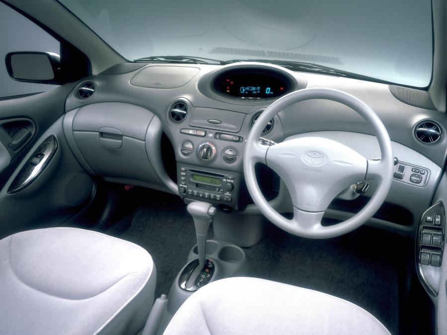  Toyota Vitz Clavia 1999 года  (фото 3 из 7)